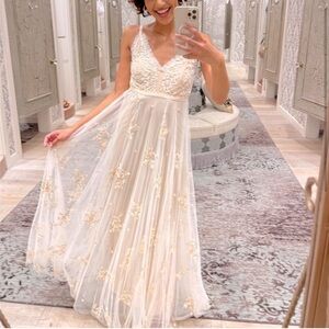 Altar’d State Floral Alora Maxi Dress size medium.Meant for a 5'5" person or tal